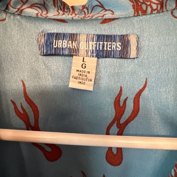 Urban Outfitters Short Sleeved Silky Button Down Dragon Print Shirt Sz Large - Picture 3 of 4